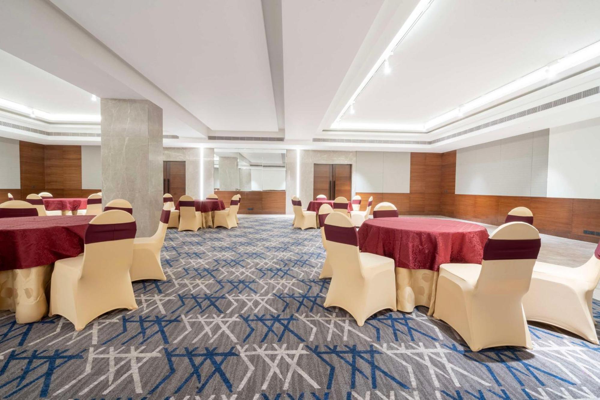 Radisson Hotel Vrindāvan Zewnętrze zdjęcie